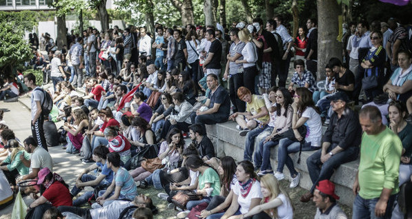 Во время беспорядков в Турции пострадало более  трех тысяч человек