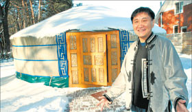 Бизнесмен из Монголии построил юрту под Киевом 