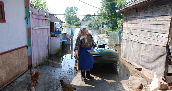 На Львовщине ждут паводка: Жители горных районов готовят лодки и резиновые сапоги