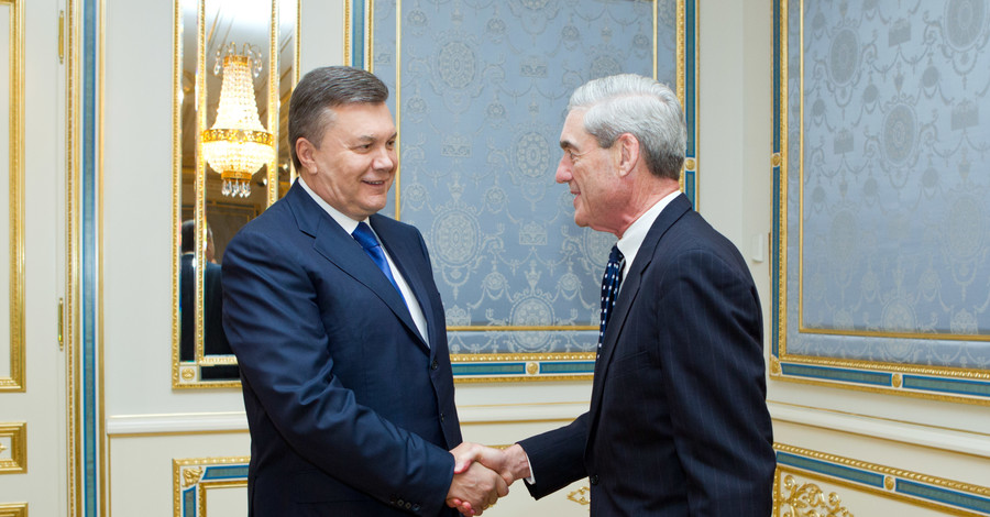 К Януковичу приехал директор ФБР 
