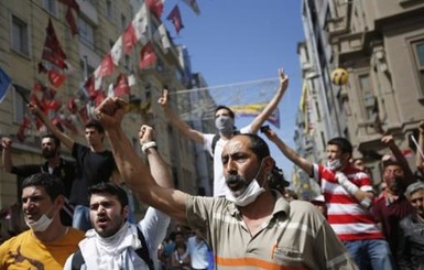 Десятый день протестов в Турции: люди скандируют 