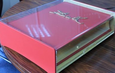 Уникальная Библия Сальвадора Дали пополнила коллекцию церкви