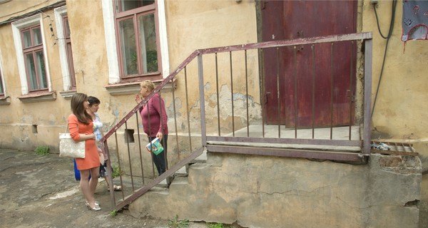 Соседи душевнобольного одессита: 