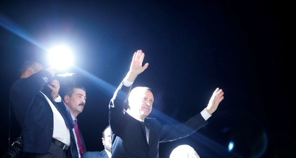 Премьер Турции срочно вернулся из северной Африки
