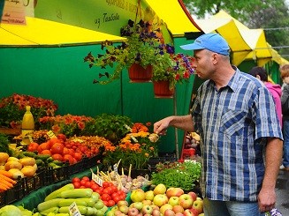 Продукты с ярмарок-продаж дороже базарных 