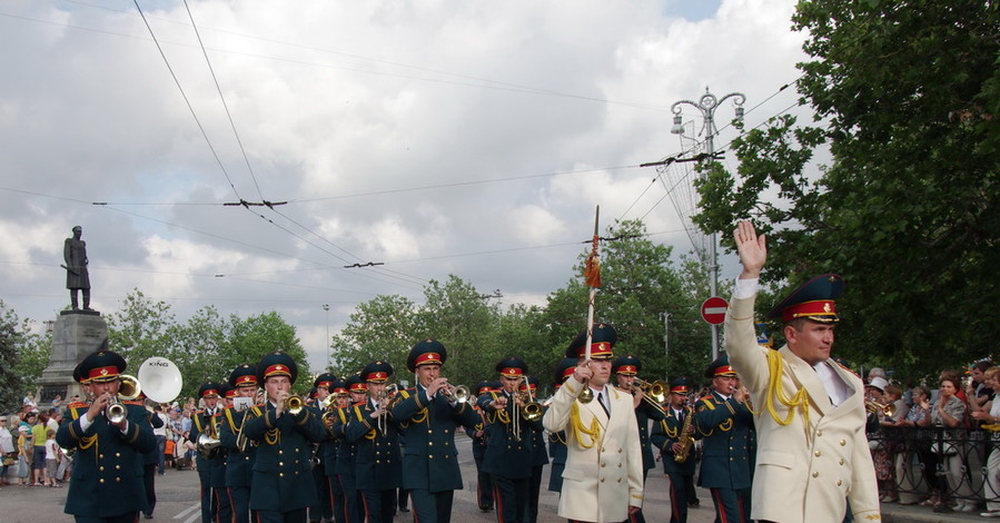 День рождения Севастополя отметят прыжками с парашютом и реконструкцией боя