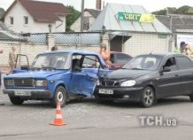 В Житомире милиционер протаранил леговой автомобиль