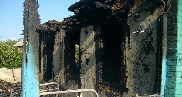 В Харьковской области на пожаре погибли мать и трое маленьких детей