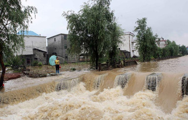 Наводнение в Китае - эвакуируют 62 тысячи человек