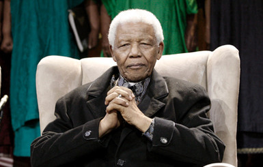 Жена Нельсона Манделы вылетела в ЮАР