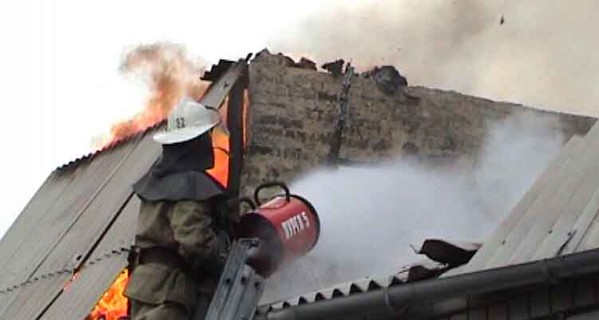 На Харьковщине молния чуть не уничтожила частный дом