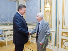 Виктор Янукович встретился с родными Георгия Берегового