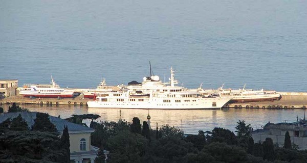 В Севастополе пришвартовалась одна из самых дорогущих яхт в мире