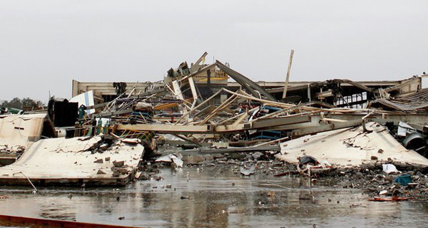 На Чикаго обрушился мощный шторм: 25 тысяч человек остались без света 