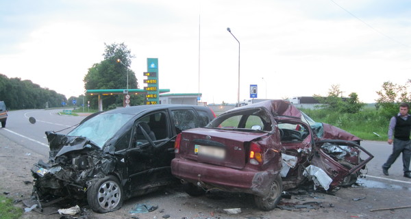 В аварии на Льовщине погибли три человека, еще четверо попали в больницу