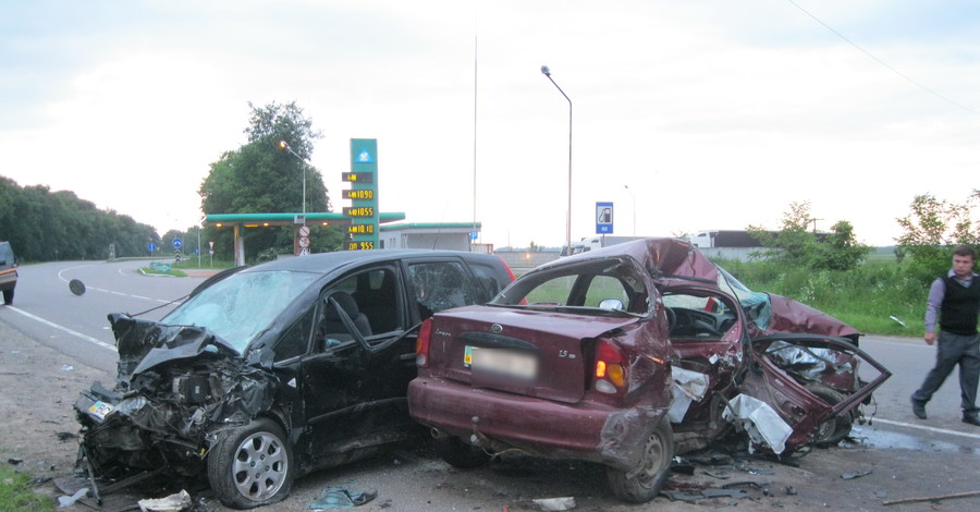 В аварии на Льовщине погибли три человека, еще четверо попали в больницу