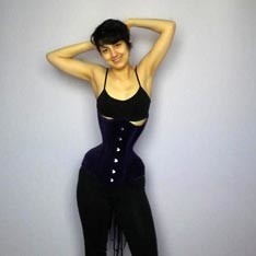 Немка шокировала интернет талией в 40 сантиметров