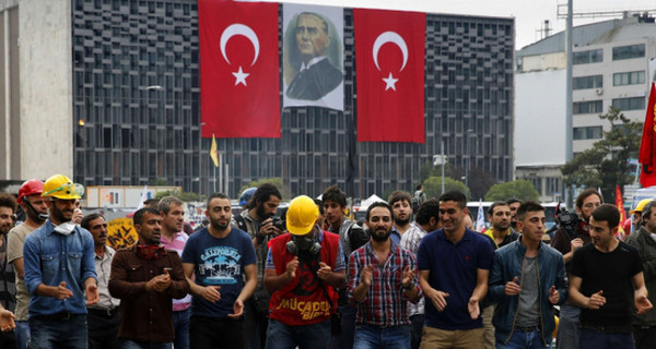 Премьер Турции: полиция за сутки очистит стамбульскую площадь Таксим от демонстрантов