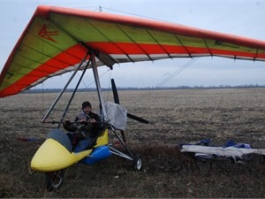 Полет по-украински: двое на дельтаплане пытались слетать в Словакию