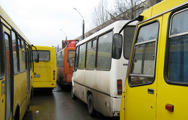 В Одессе маршрутка сбила пенсионерку на светофоре