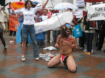 Экс-участник FEMEN, надевший стринги у одесской мэрии: 
