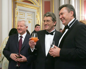 На бал к Ющенко Янукович пришел без жены 