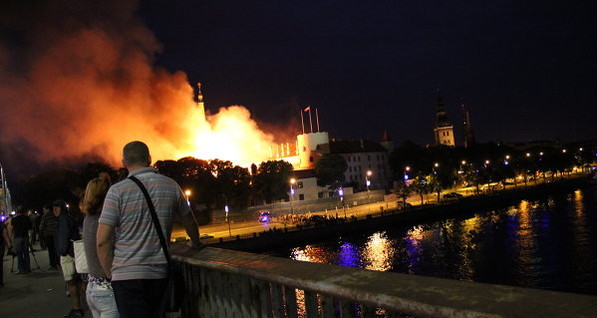 Пожар в Рижском замке локализован: огонь уничтожил более 3,2 тысяч квадратных метров  