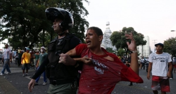 Беспорядки в Бразилии усиливаются: президент экстренно созывает кабинет  министров