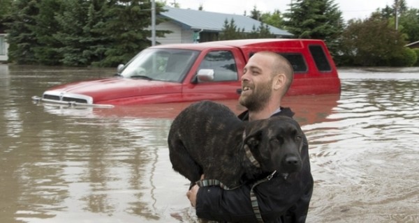 Наводнение в Канаде: власти готовятся к эвакуации около 100 тысяч человек