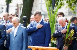 Янукович в праздник Святой Троицы посетил Лавру