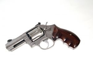 На Днепропетровщине мужчина расстрелял жену и сына