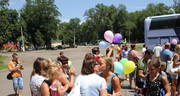 Дети, получившие ожоги на фестивале в Болгарии, вернулись домой