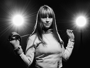 Чемпионка Европы по фехтованию после победы лакомится жареными карасиками