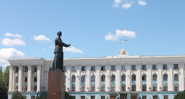 На месте памятника Ленину симферопольцы хотят видеть фонтан и Гаспринского