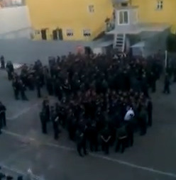 Бунт в Иркутске: около 40 человек одновременно порезали себе руки
