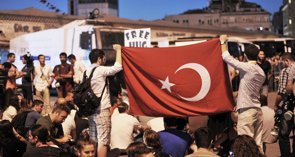 На улицы Стамбула вновь вышли тысячи манифестантов  