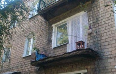 В Донбассе обвалился балкон: пенсионер попал в реанимацию
