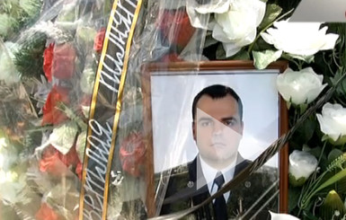 На похоронах СБУшника, погибшего в резонансном ДТП в Киеве, у журналистов просматривали даже телефоны