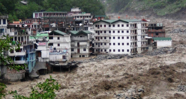 После наводнений в Индии без вести пропали около 3 тысяч человек