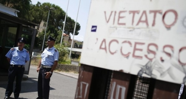 Итальянского епископа арестовали по подозрению в мошенничестве в Банке Ватикана