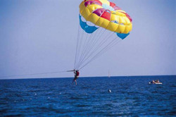 Несчастный случай в Азовском море: 25-летняя туристка погибла от ударов о волны