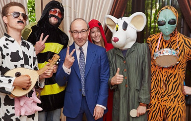 Кернес показался в компании с мышью и инопланетянином