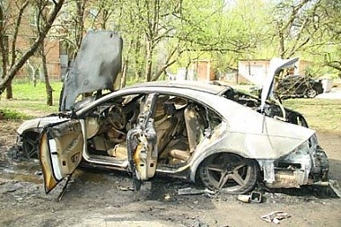 На Донбассе нашли сгоревшее авто с трупом в багажнике