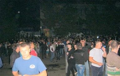 Бунт под Николаевом: жители рассказали, почему пошли на штурм райотдела