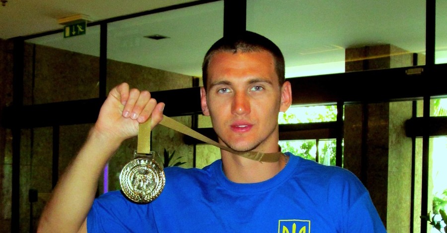 Чемпион мира по кикбоксингу после победы: 