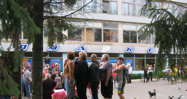 После того, как подозреваемого Дрижака задержали, митингующие во Врадиевке разошлись