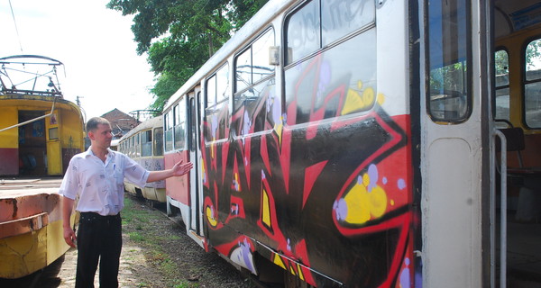Граффитчики атаковали трамвайное депо