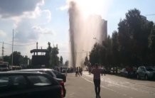 В Киеве из-под земли забила горячая вода