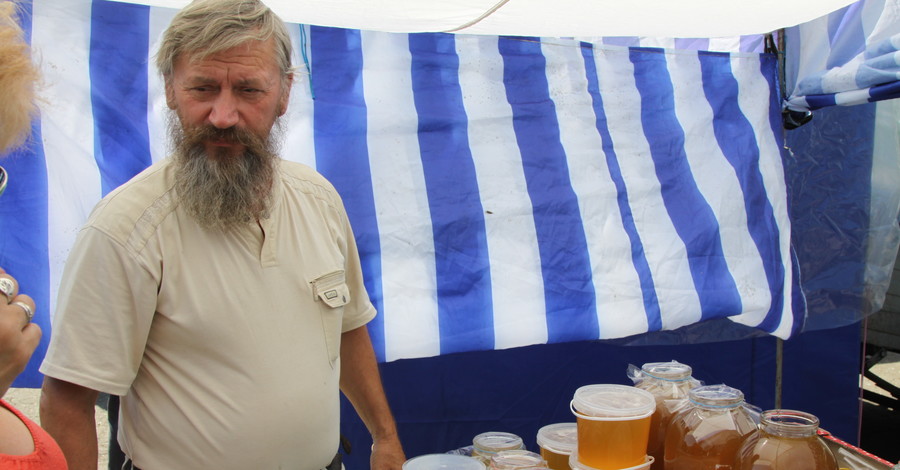 В Донецк привезли малиновый мед