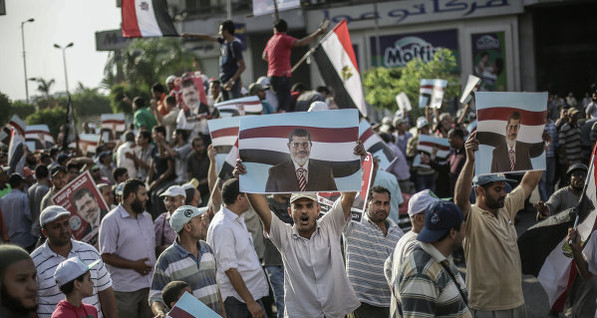 В Египте сторонники Мурси и армия устроили перестрелку: есть погибшие